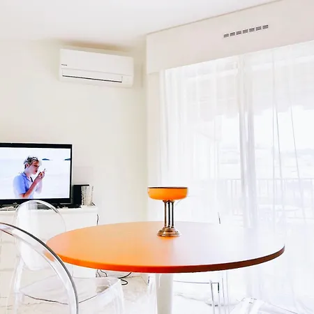 1 Min To Sea, Parking, Ac, Terrace, 15 Min Monaco